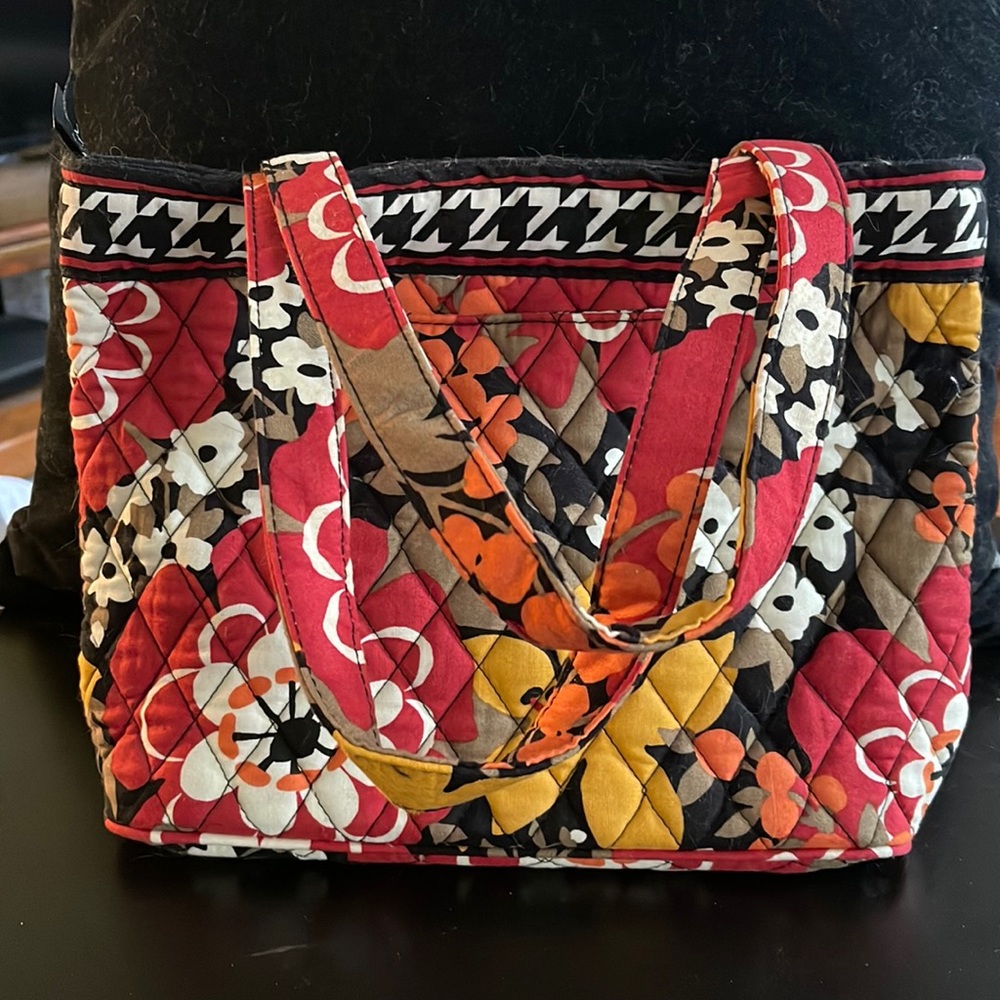 EUC VERA BRADLEY SMALL ZIPPERED TOTE IN BITTERSWEET